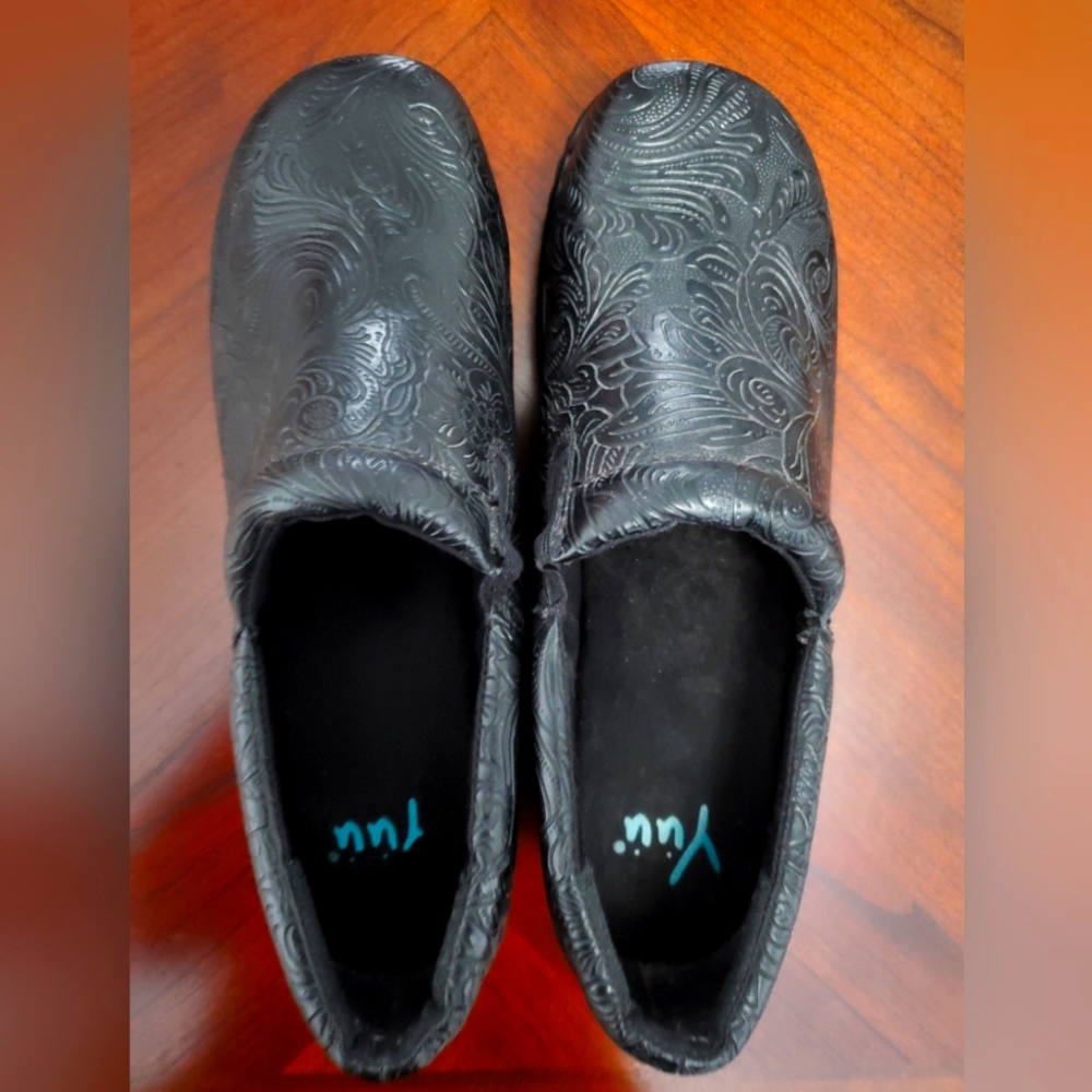 Yuu Bethanee Women Slip On Black Clog 9 W